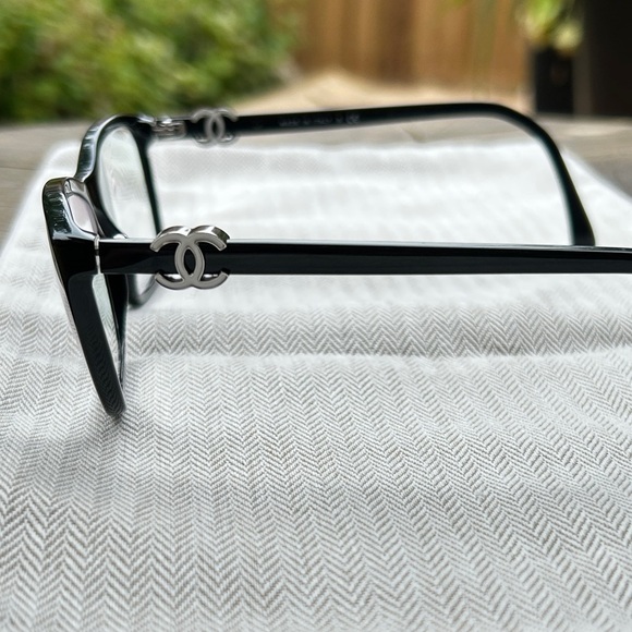CHANEL Black CC Eyeglasses with Quilted Case - Picture 4 of 14